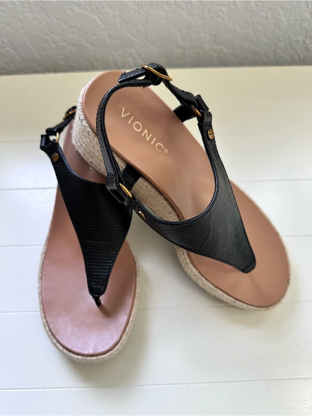 Vionic Solano Kirra Wedge Thong Sandals Sz 8.5 NWOT